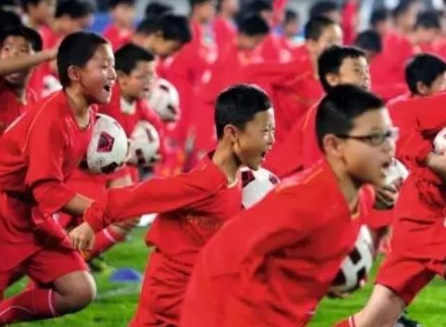 多多28官网- 波鸿青训营培养出U19国脚，引发豪门关注  